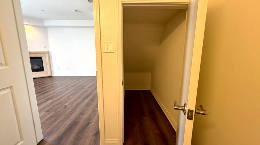 5625 Farmdale, #1 - Los Angeles - California - 3 bed, 2.5 bath rental property