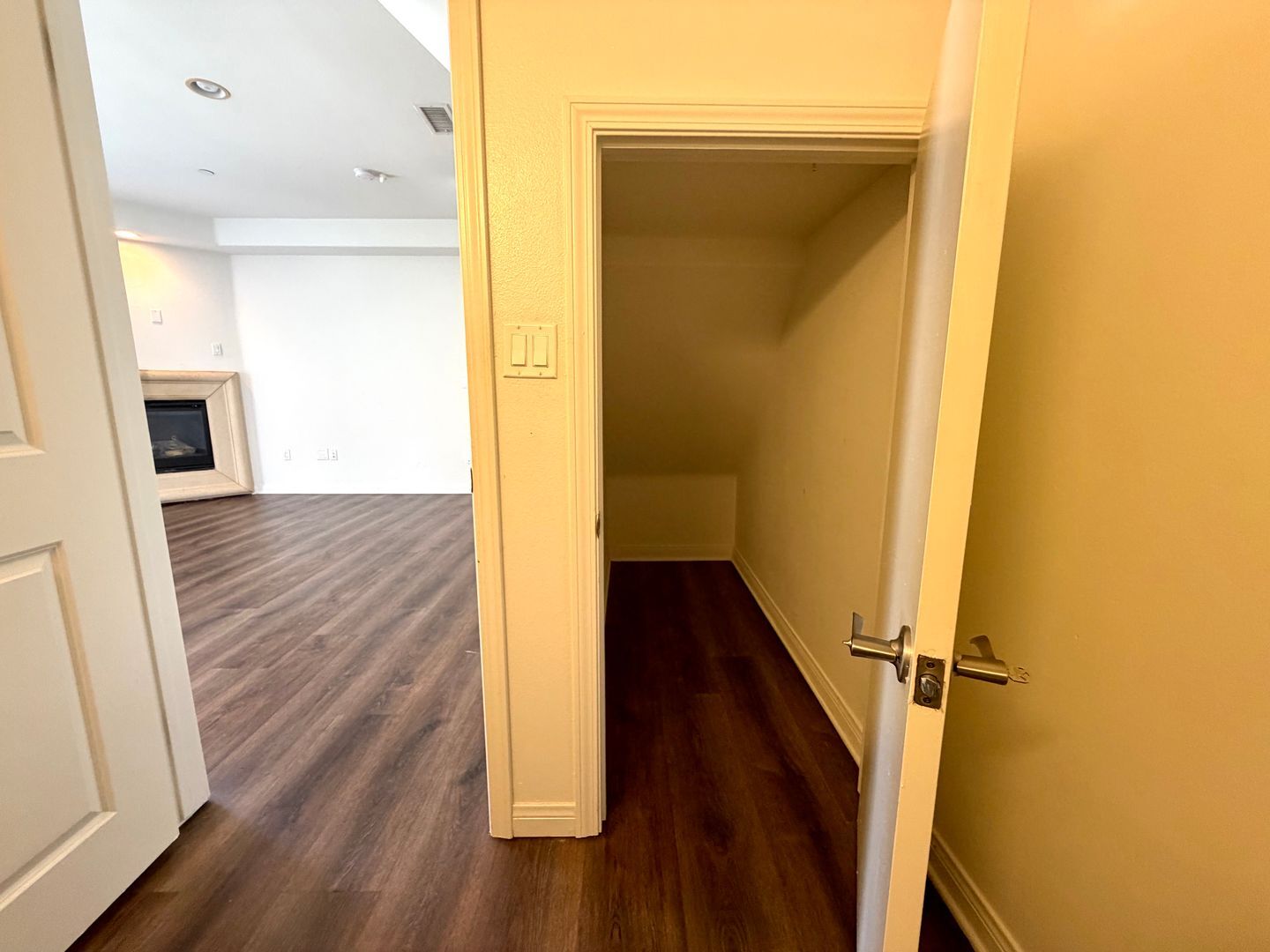 5625 Farmdale, #1 - Los Angeles - California - 3 bed, 2.5 bath rental property