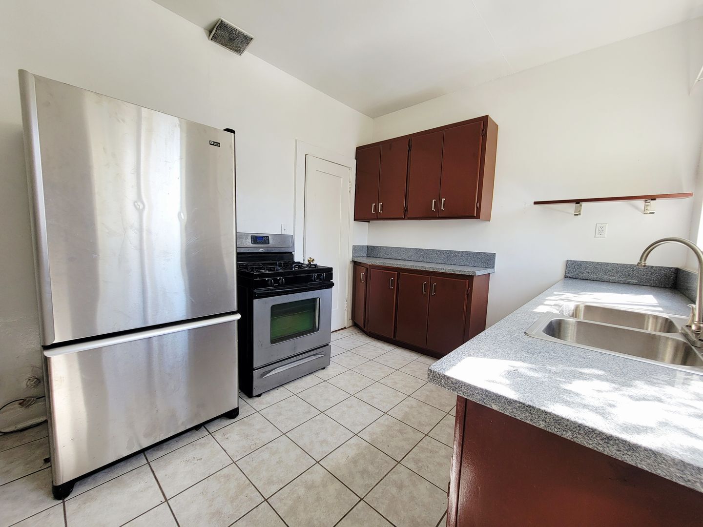 5671-5677 La Mirada Ave. - Los Angeles - California - 1 bed, 1 bath rental property