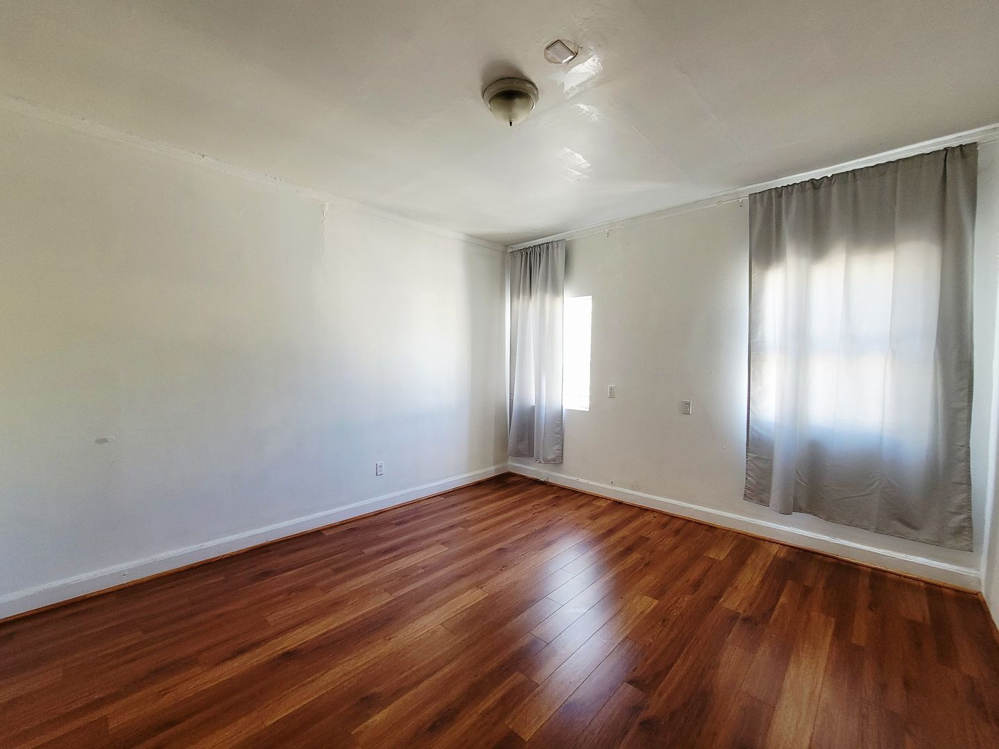 5671-5677 La Mirada Ave. - Los Angeles - California - 1 bed, 1 bath rental property