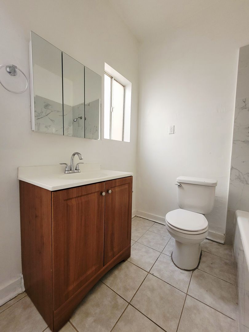 5671-5677 La Mirada Ave. - Los Angeles - California - 1 bed, 1 bath rental property