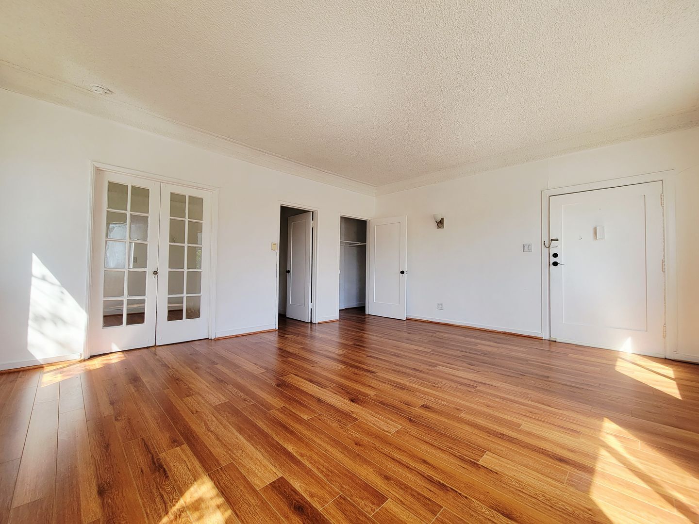 5671-5677 La Mirada Ave. - Los Angeles - California - 1 bed, 1 bath rental property