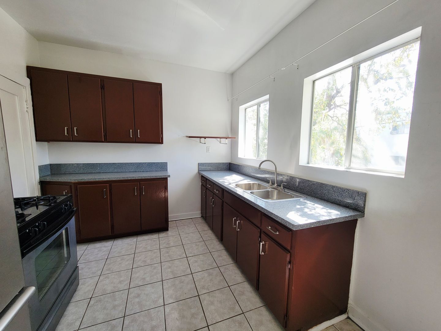 5671-5677 La Mirada Ave. - Los Angeles - California - 1 bed, 1 bath rental property