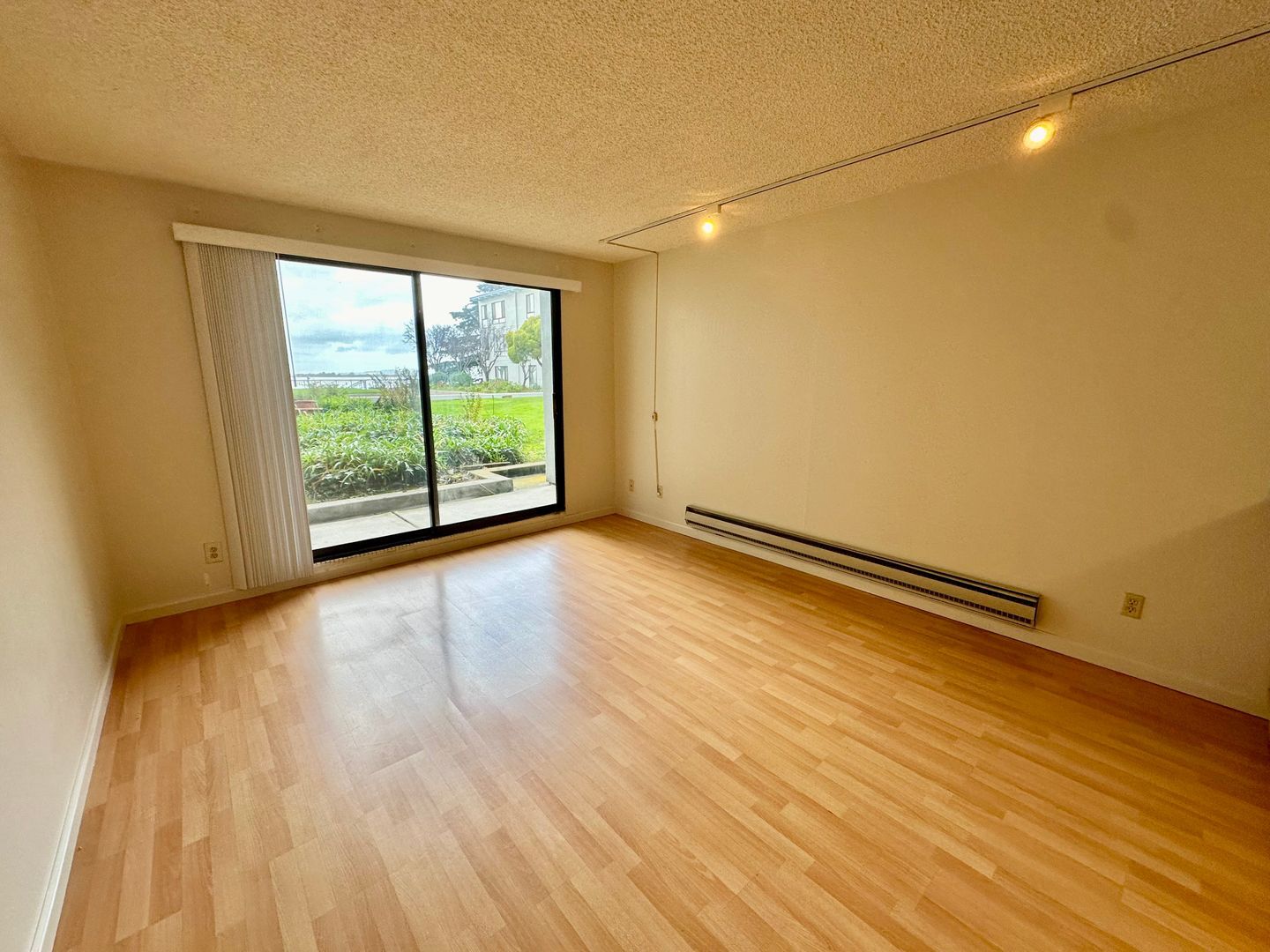 6 Commodore Drive #226 - Emeryville - California - 1 bed, 1 bath rental property