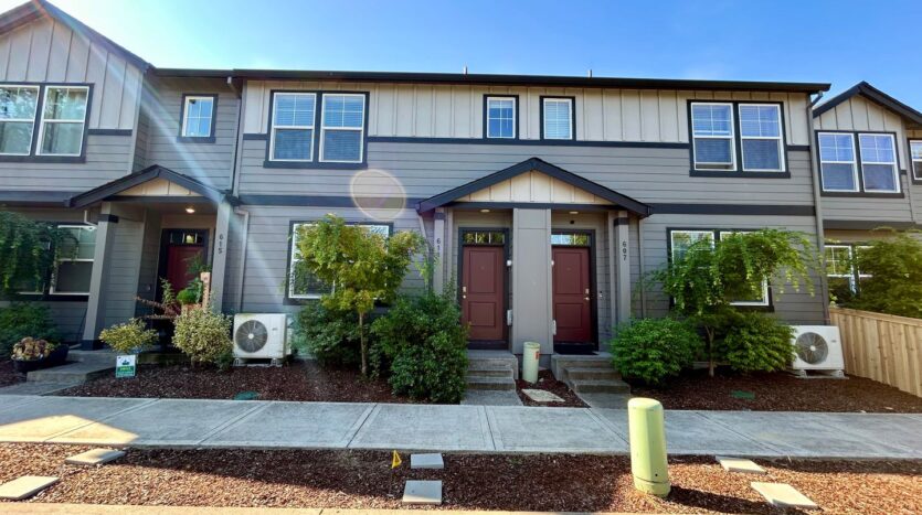 611 NE 72nd St - Vancouver - Washington - 3 bed, 2.5 bath rental property