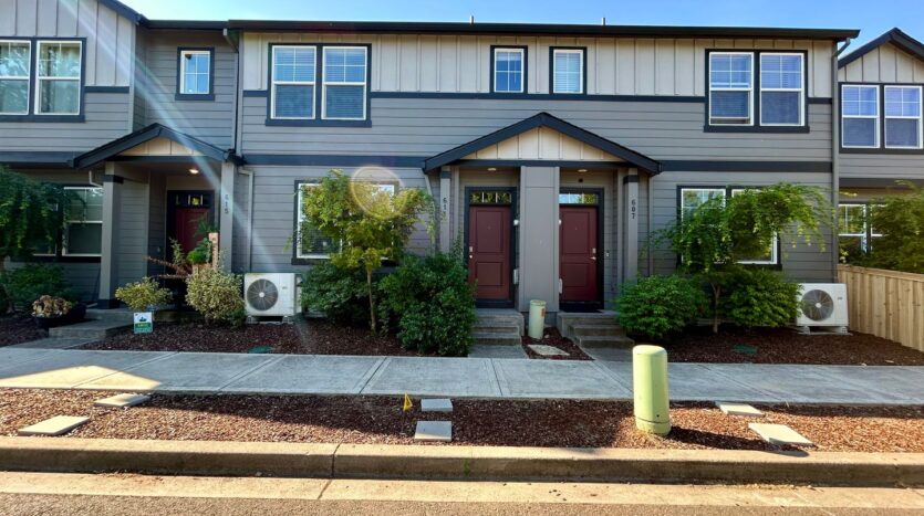 611 NE 72nd St - Vancouver - Washington - 3 bed, 2.5 bath rental property