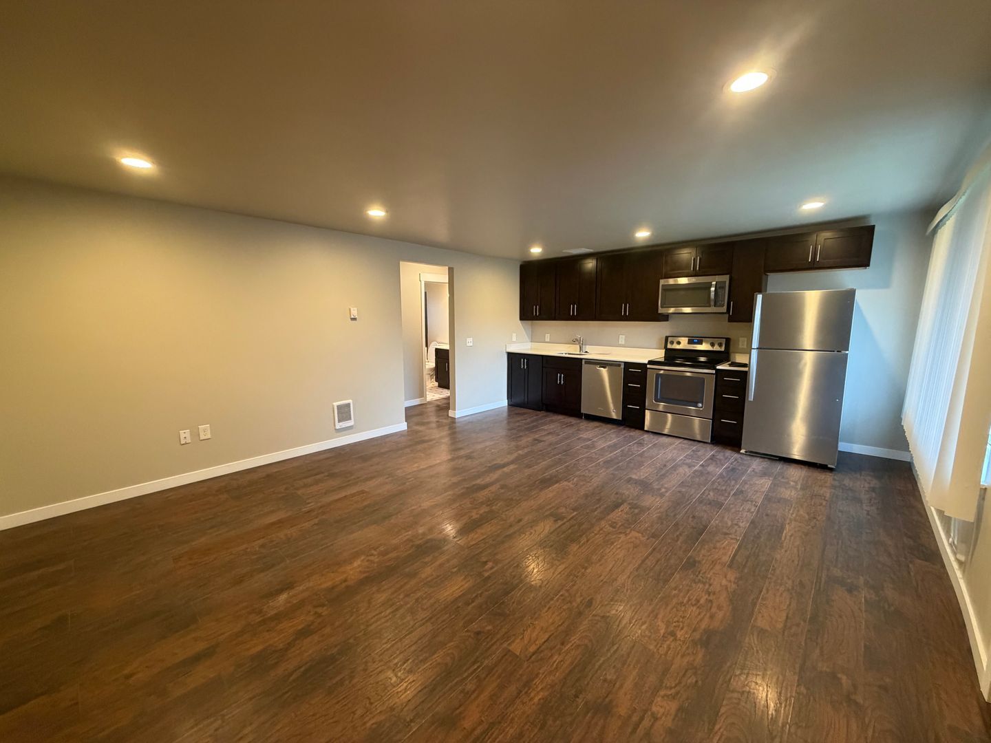 6807-6809 Lakewood Drive W - University Place - Washington - 1 bed, 1 bath rental property