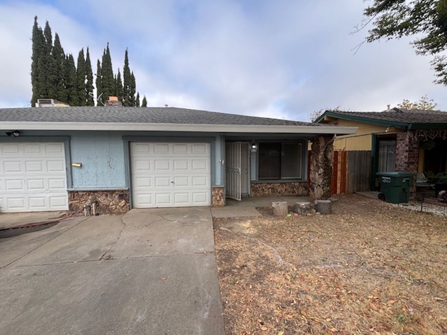 6812 -6814 Barbara Lee Cir - Sacramento - California - 2 bed, 1 bath rental property
