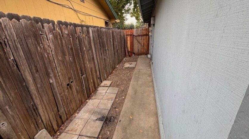 6812 -6814 Barbara Lee Cir - Sacramento - California - 2 bed, 1 bath rental property