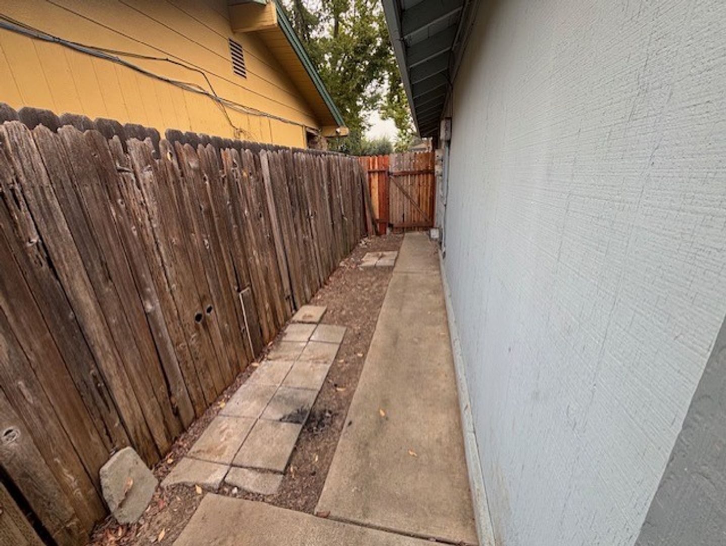 6812 -6814 Barbara Lee Cir - Sacramento - California - 2 bed, 1 bath rental property