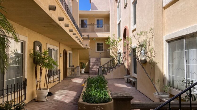7037 La Tijera Blvd #B101 - Los Angeles - California - 2 bed, 2 bath rental property