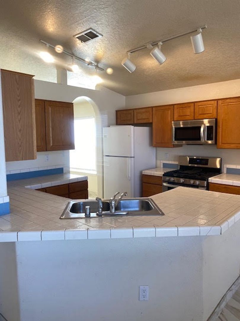 815 Glacier Bay St SE - Albuquerque - New Mexico - 3 bed, 2 bath rental property