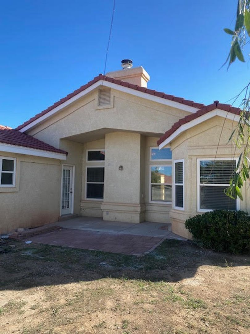 815 Glacier Bay St SE - Albuquerque - New Mexico - 3 bed, 2 bath rental property