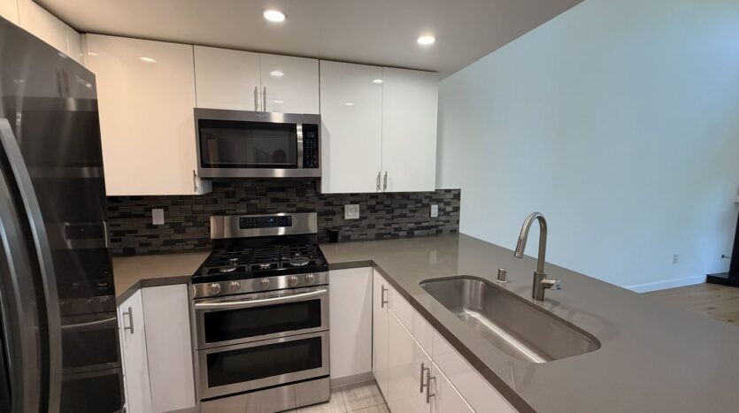 8707 Falmouth Ave Unit 304 - Los Angeles - California - 1 bed, 1 bath rental property
