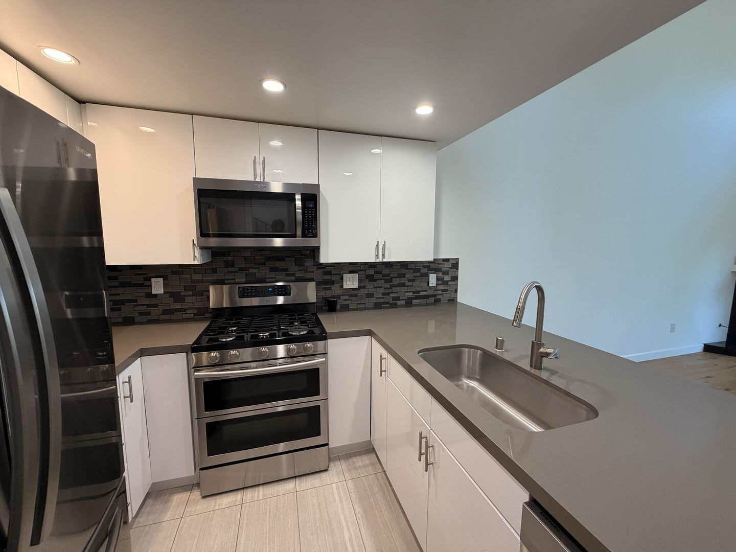 8707 Falmouth Ave Unit 304 - Los Angeles - California - 1 bed, 1 bath rental property