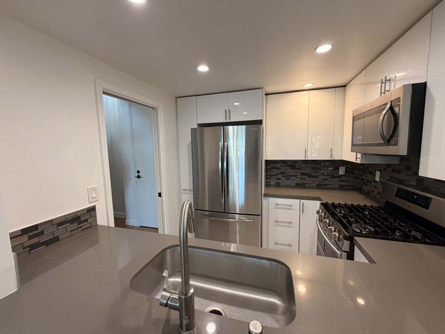 8707 Falmouth Ave Unit 304 - Los Angeles - California - 1 bed, 1 bath rental property