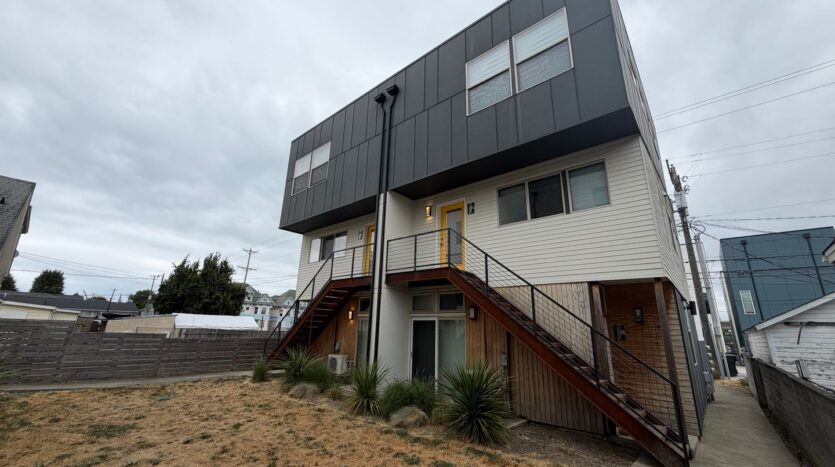 913 915 S J St  - Tacoma - Washington - 2 bed, 2 bath rental property