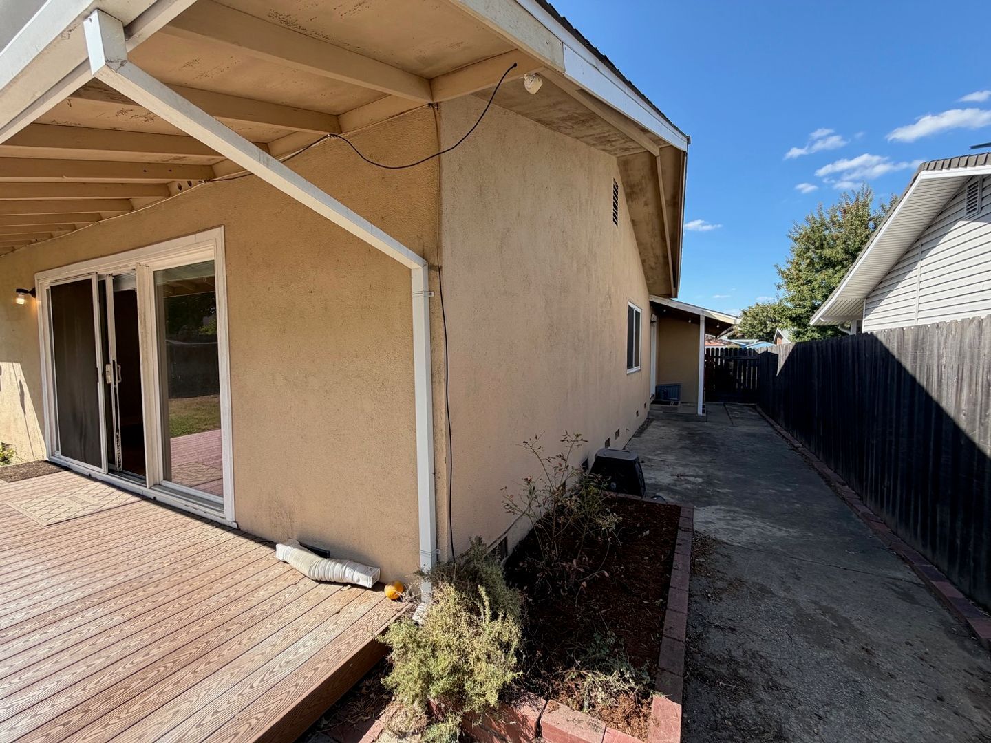 9152 Condesa Dr - Sacramento - California - 3 bed, 2 bath rental property