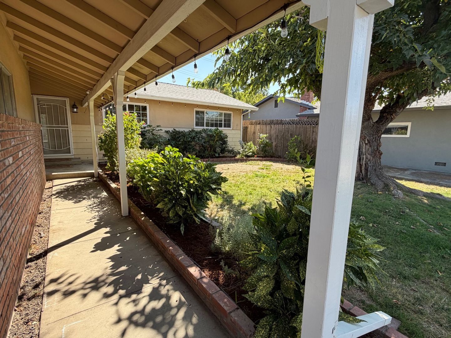 9152 Condesa Dr - Sacramento - California - 3 bed, 2 bath rental property