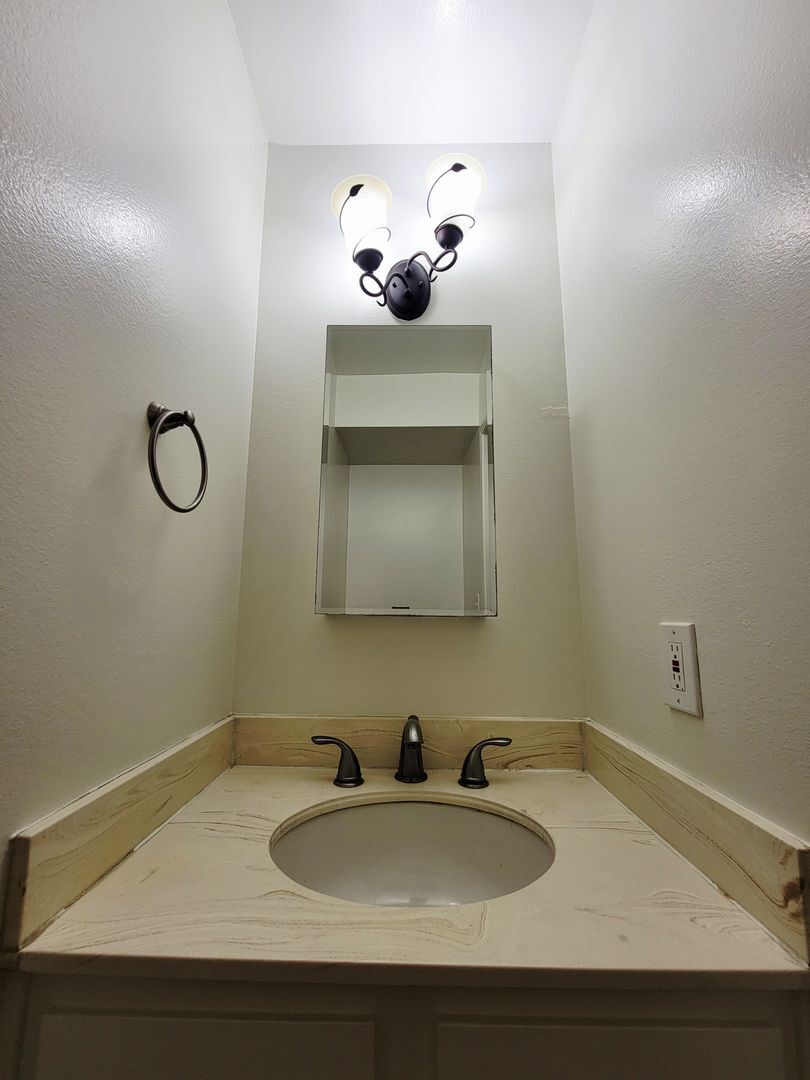 9727 Via Roma - Burbank - California - 2 bed, 2.5 bath rental property
