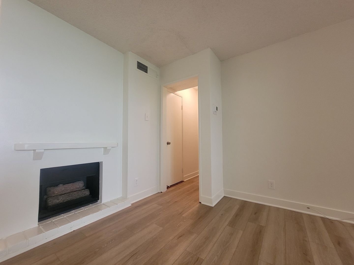 9727 Via Roma - Burbank - California - 2 bed, 2.5 bath rental property