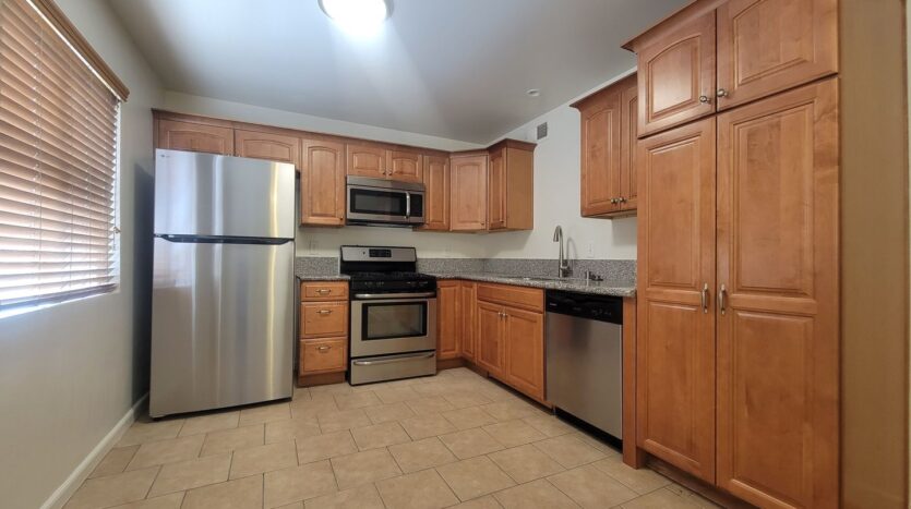 9727 Via Roma - Burbank - California - 2 bed, 2.5 bath rental property