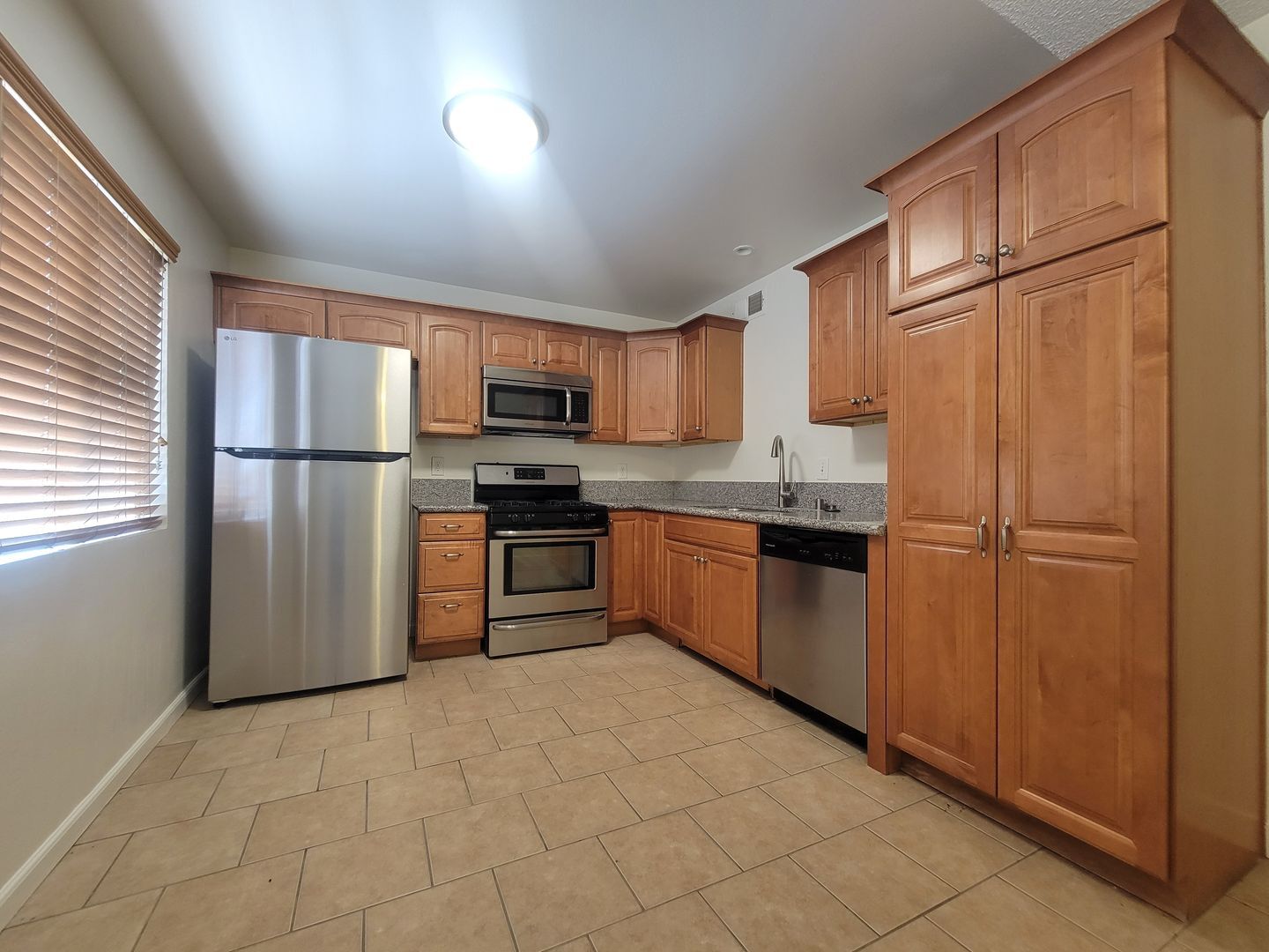 9727 Via Roma - Burbank - California - 2 bed, 2.5 bath rental property