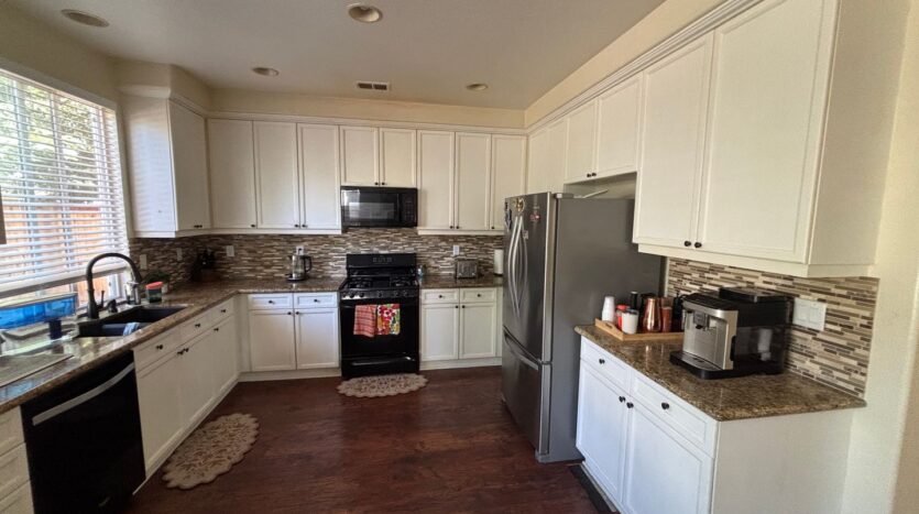 9829 Waterfowl Dr - Elk Grove - California - 5 bed, 3 bath rental property