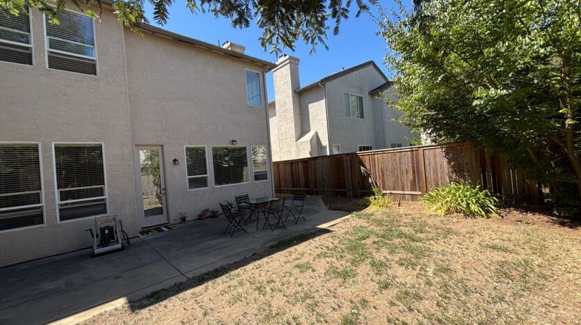 9829 Waterfowl Dr - Elk Grove - California - 5 bed, 3 bath rental property