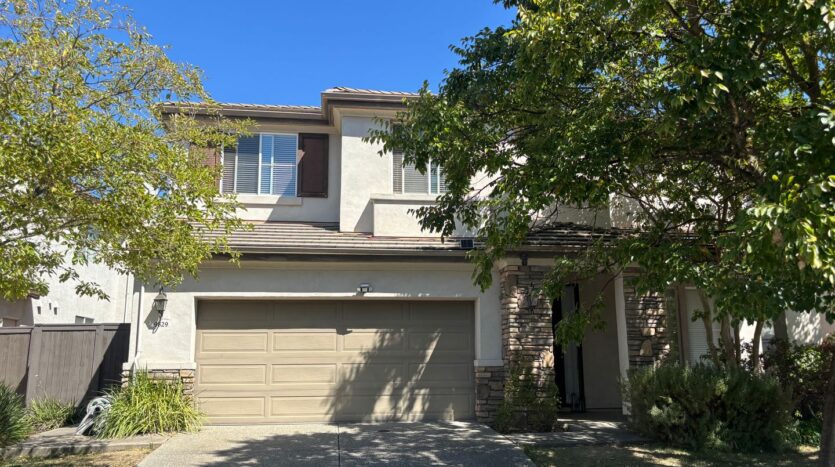 9829 Waterfowl Dr - Elk Grove - California - 5 bed, 3 bath rental property