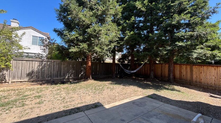 9829 Waterfowl Dr - Elk Grove - California - 5 bed, 3 bath rental property