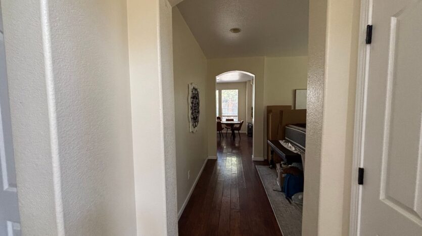 9829 Waterfowl Dr - Elk Grove - California - 5 bed, 3 bath rental property