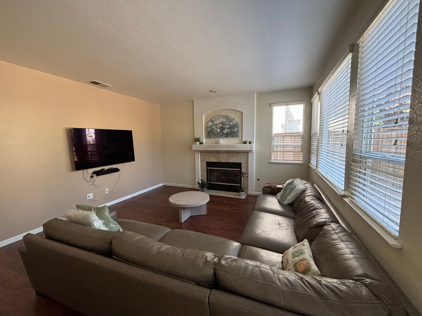 9829 Waterfowl Dr - Elk Grove - California - 5 bed, 3 bath rental property
