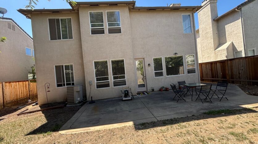 9829 Waterfowl Dr - Elk Grove - California - 5 bed, 3 bath rental property
