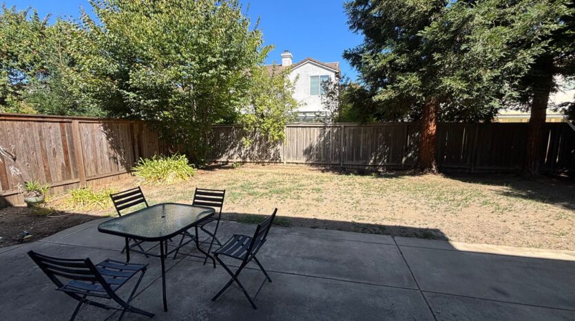 9829 Waterfowl Dr - Elk Grove - California - 5 bed, 3 bath rental property