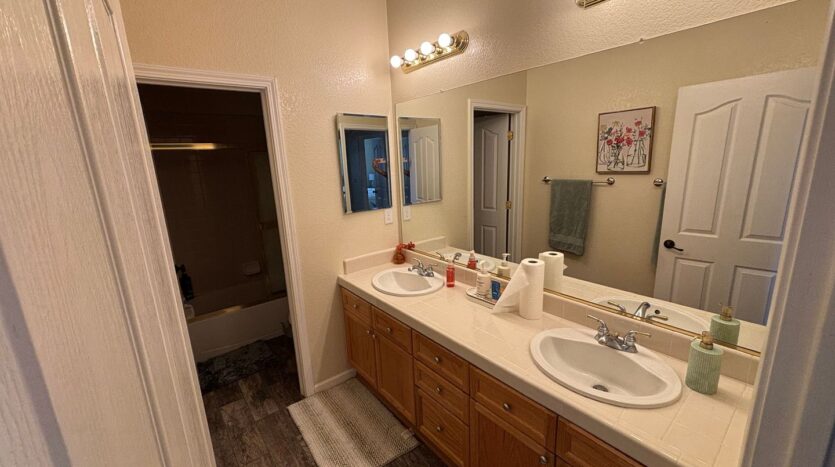 9829 Waterfowl Dr - Elk Grove - California - 5 bed, 3 bath rental property