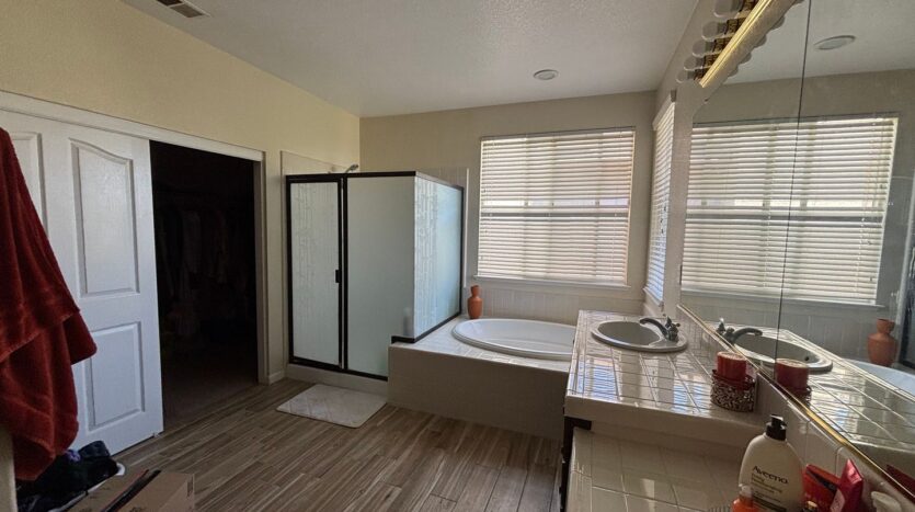 9829 Waterfowl Dr - Elk Grove - California - 5 bed, 3 bath rental property