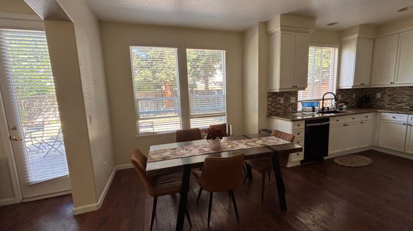 9829 Waterfowl Dr - Elk Grove - California - 5 bed, 3 bath rental property