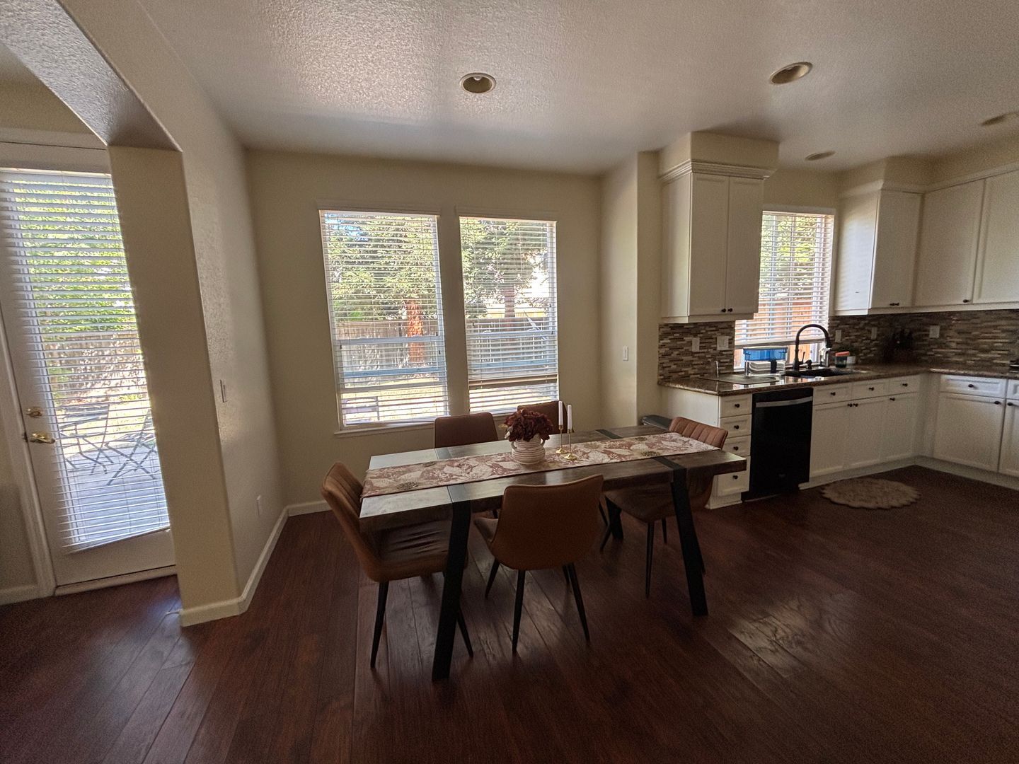 9829 Waterfowl Dr - Elk Grove - California - 5 bed, 3 bath rental property