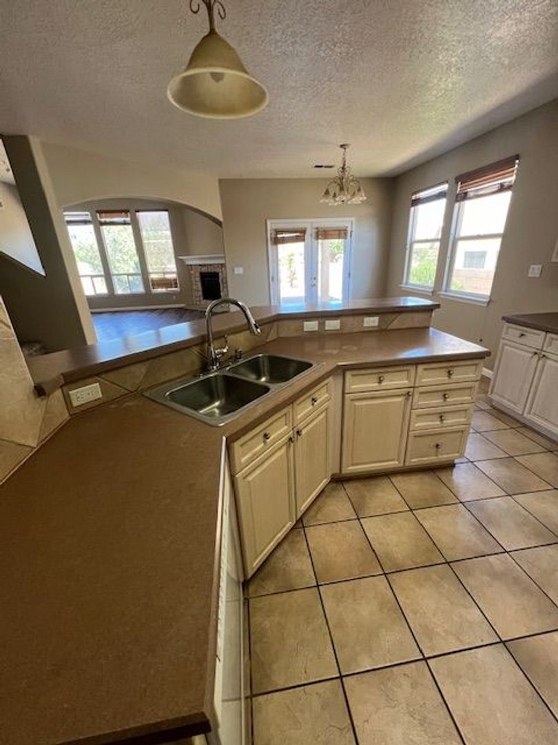 10709 Flagstone Pl NW - Albuquerque - New Mexico - 4 bed, 2.5 bath rental property