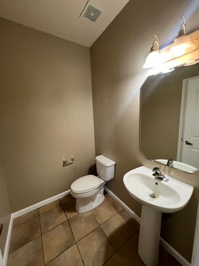 10709 Flagstone Pl NW - Albuquerque - New Mexico - 4 bed, 2.5 bath rental property