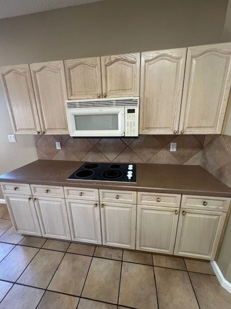 10709 Flagstone Pl NW - Albuquerque - New Mexico - 4 bed, 2.5 bath rental property