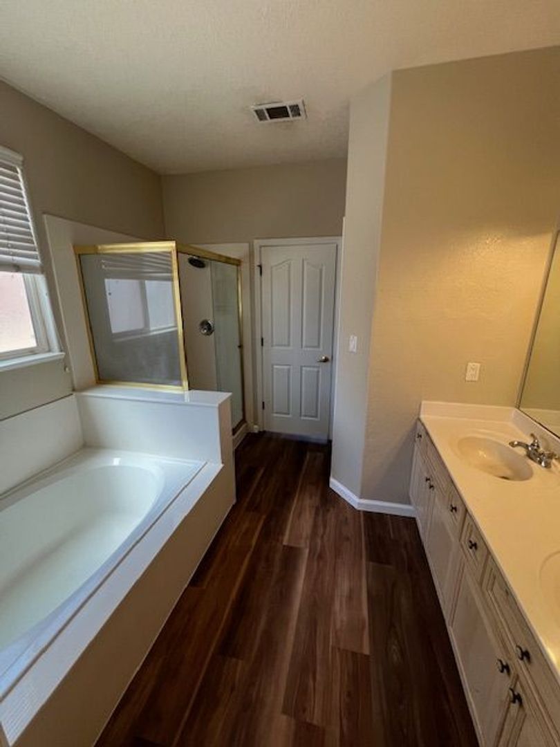 10709 Flagstone Pl NW - Albuquerque - New Mexico - 4 bed, 2.5 bath rental property