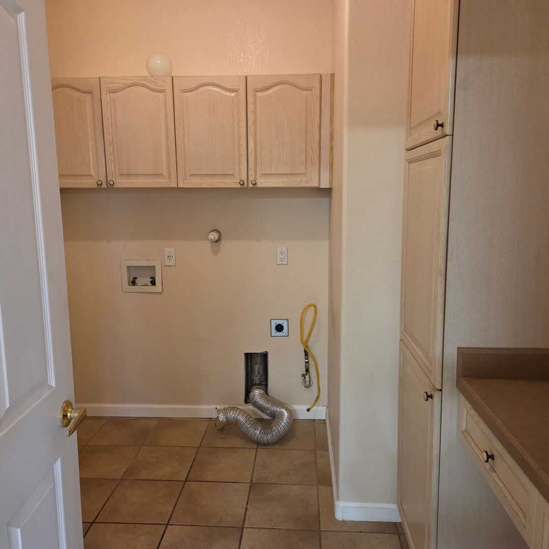10709 Flagstone Pl NW - Albuquerque - New Mexico - 4 bed, 2.5 bath rental property