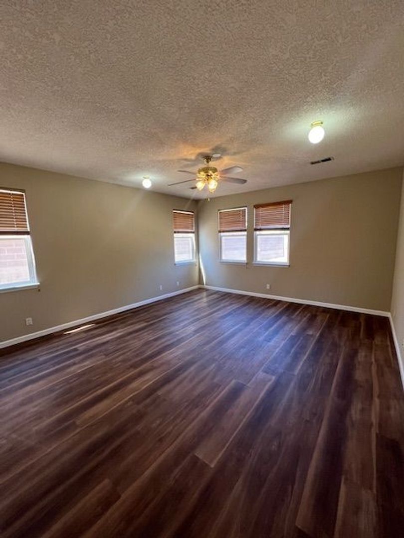 10709 Flagstone Pl NW - Albuquerque - New Mexico - 4 bed, 2.5 bath rental property