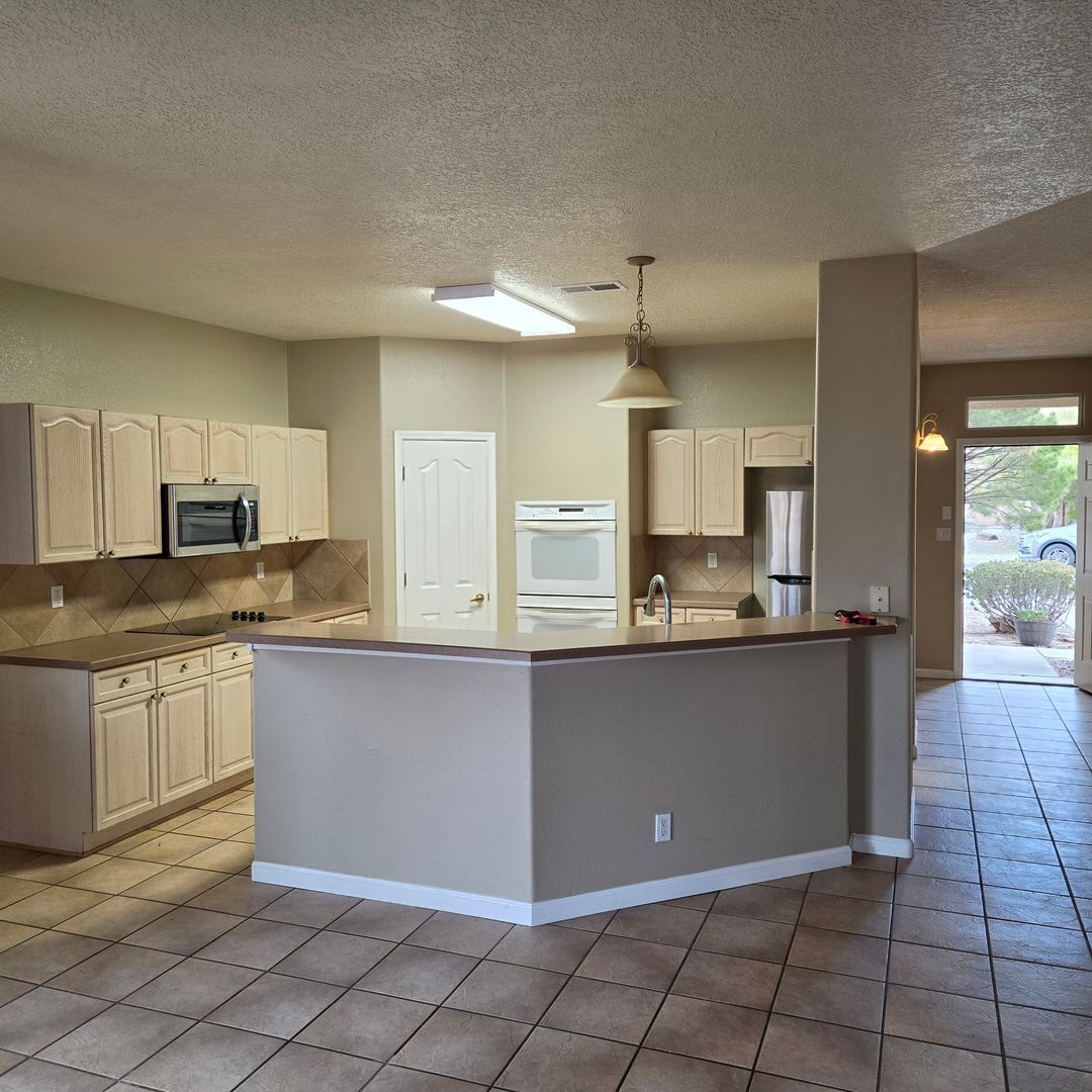 10709 Flagstone Pl NW - Albuquerque - New Mexico - 4 bed, 2.5 bath rental property