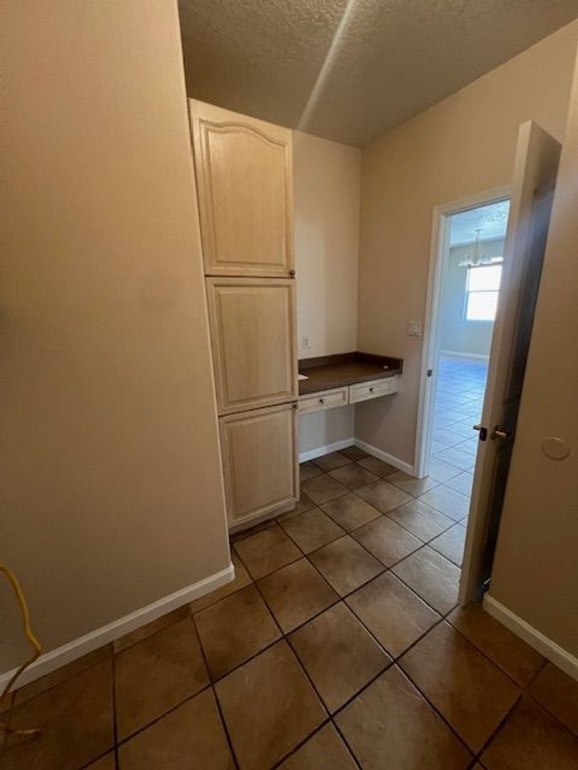 10709 Flagstone Pl NW - Albuquerque - New Mexico - 4 bed, 2.5 bath rental property