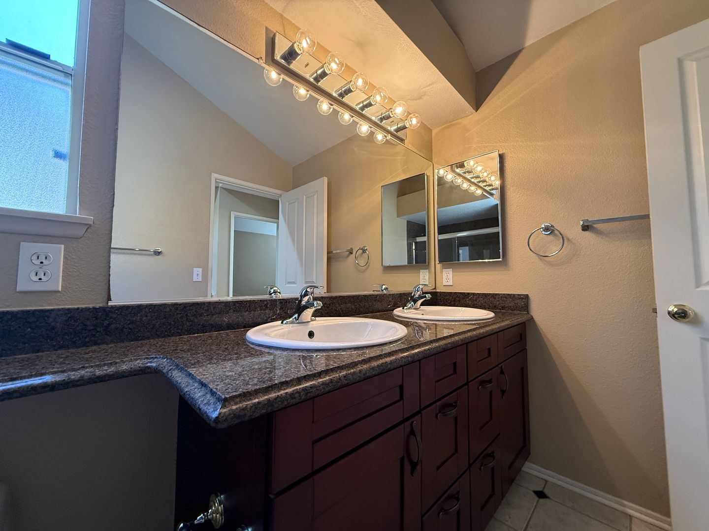 10938 Corte Playa Barcelona - San Diego - California - 3 bed, 2.5 bath rental property