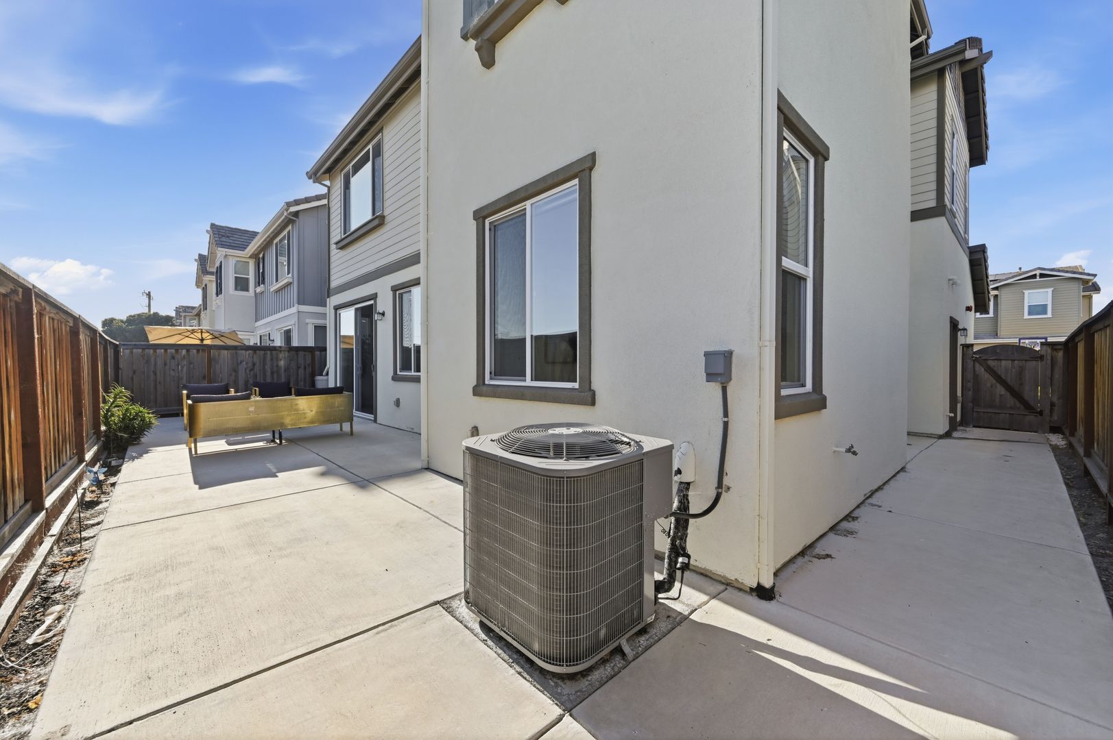 1652 Wonderland Way - Hayward - California - 4 bed, 3.5 bath rental property