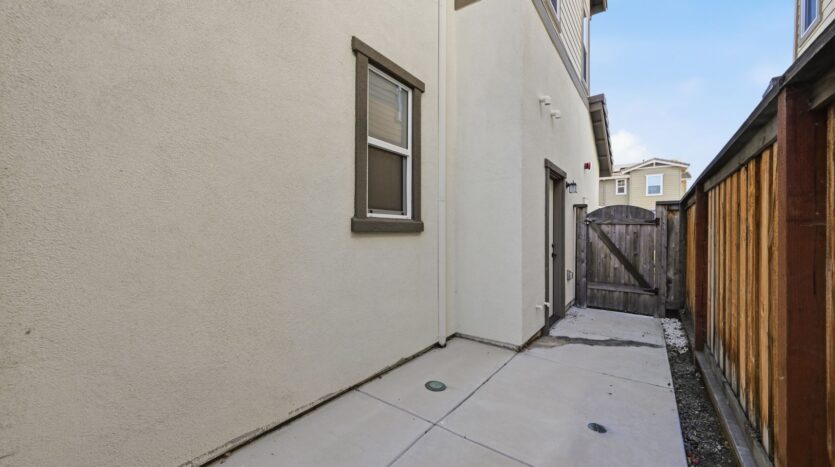 1652 Wonderland Way - Hayward - California - 4 bed, 3.5 bath rental property